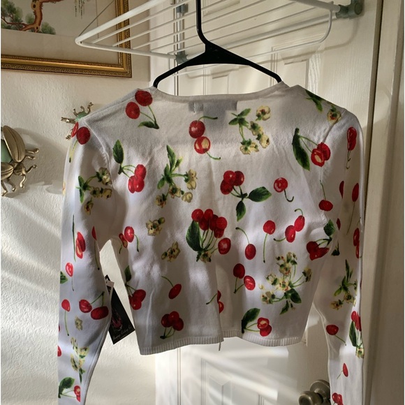 Long sleeve, falling cherries sweater, with front tie. Size M, from RAMPAGE - Picture 8 of 10